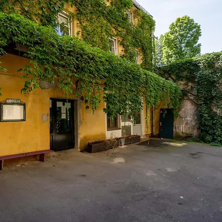 Old Town Modern By Bookinghost *