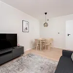 Old Town Modern By Bookinghost Daire Krakow